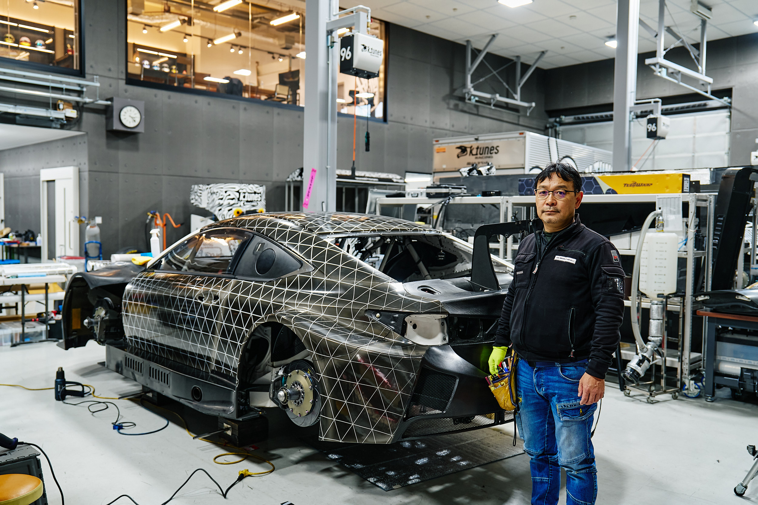 匠の技が生み出す「SPEED ART」K-tunes RCF GT3を彩るクラフトマン 